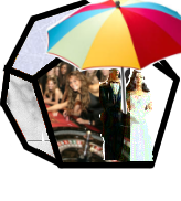couple derrière la facette temps libre et parasol, table de jeu
